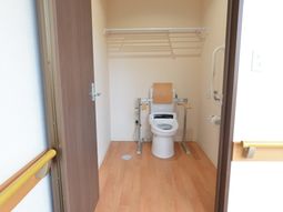 バリアフリーなトイレ空間