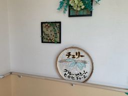 飾り壁のある廊下  