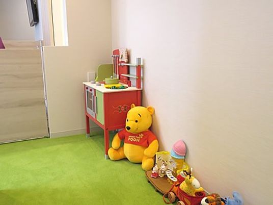 明るい廊下の一角  