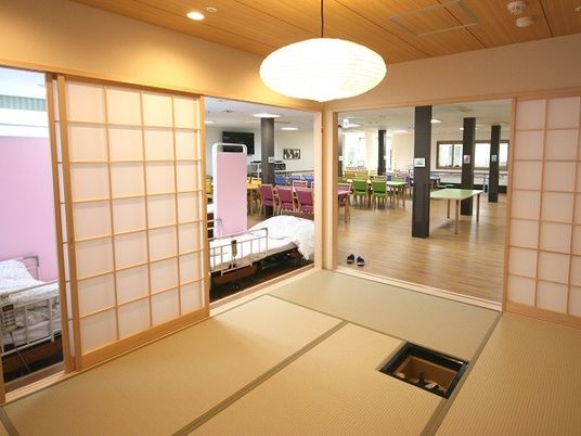 明るい和室の居室