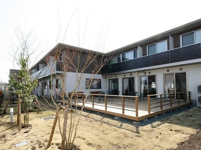 開放的なテラス付き施設