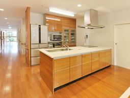 モダンなキッチンスペース