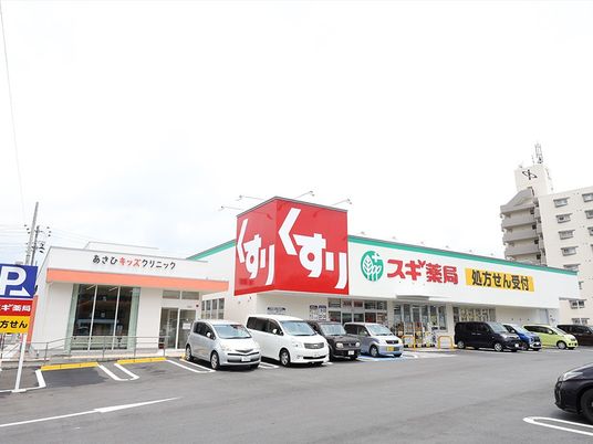 薬局とクリニックの外観