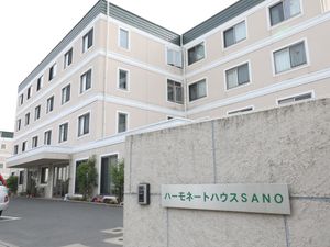 入口付近の建物外観