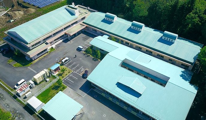 駐車場付き建物の外観