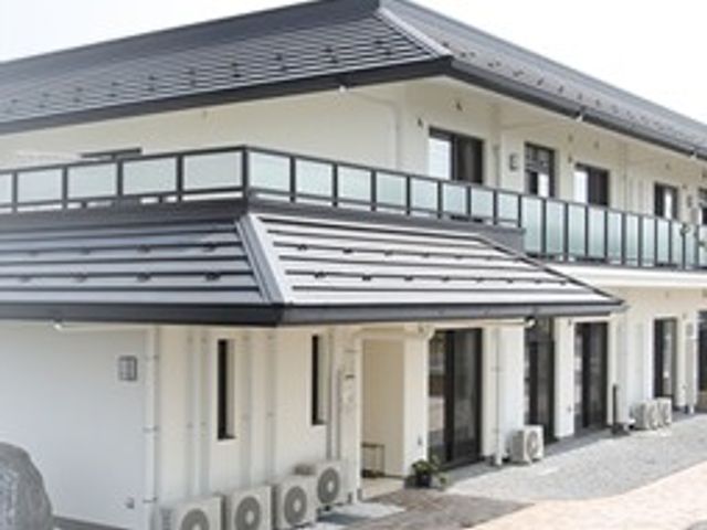 風通しの良い外観 外観 ゆったりとしたデザインで、自然と調和する建物です。入居者が快適に過ごせる環境が整っています。