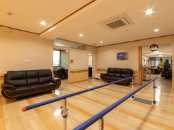 広々とした快適なラウンジ