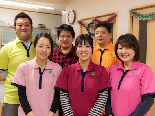 スタッフの集合写真
