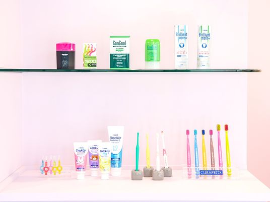 歯磨き用品の棚  