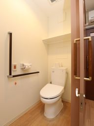 明るいトイレの様子