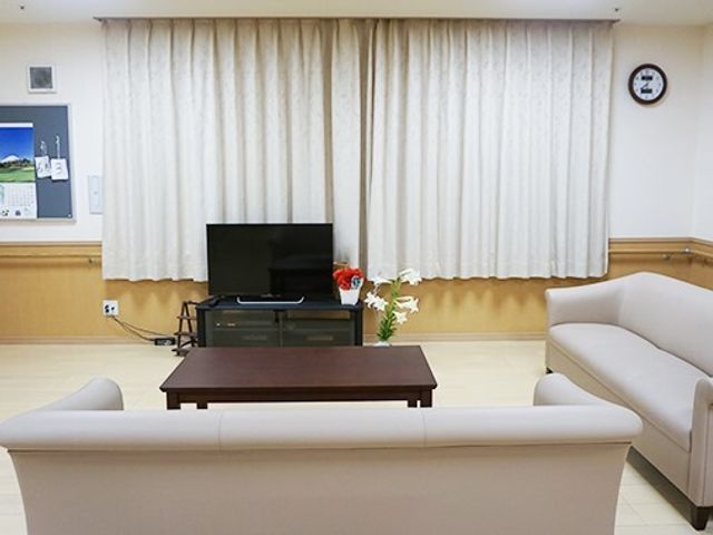共用リビングの一角 リビング ゆったりとしたソファが配置された居心地のよいリビング空間です。いつでもリラックスして交流を深めることができます。