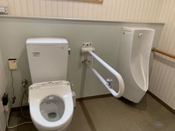 手すりのある設備 トイレ
