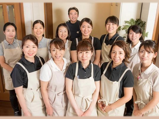 笑顔のスタッフ集合  