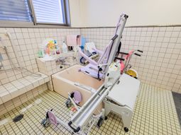 入浴サポート設備の浴室