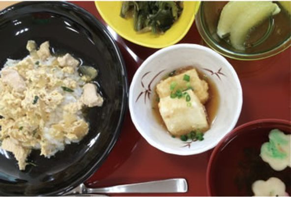 配膳された料理