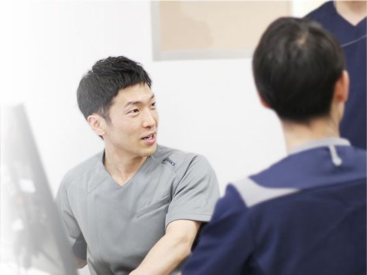 スタッフの会話場面  