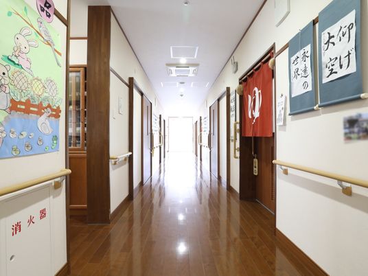 清潔で明るい廊下