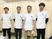 制服姿の男性4人が並ぶ休憩室  