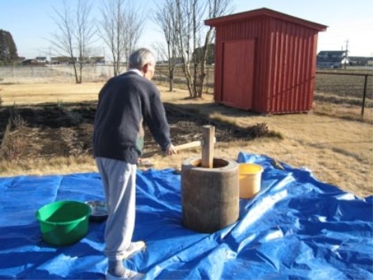 庭で作業する利用者様
