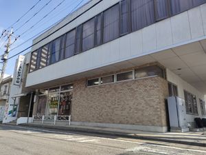 レンガ造りの建物外観