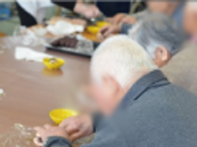 和やかな昼食の光景