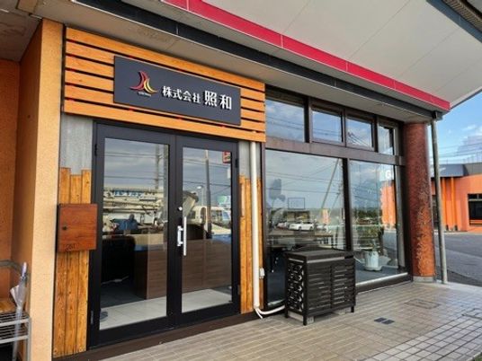 介護施設の入口外観  