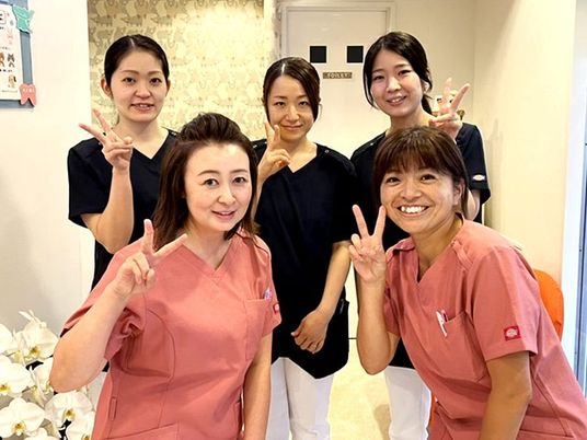 笑顔のスタッフイメージ  