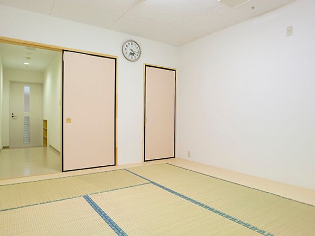 畳のある和室 和室 畳のある部屋は、落ち着いた雰囲気でリラックスできます。和の空間でくつろぎの時間を提供します。