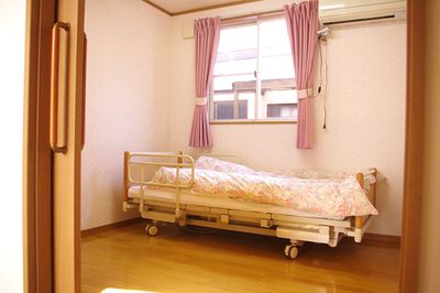 光が差し込む居室