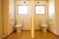 二つの清潔なトイレ空間