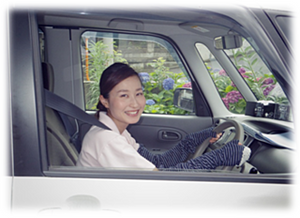 笑顔のスタッフの運転手