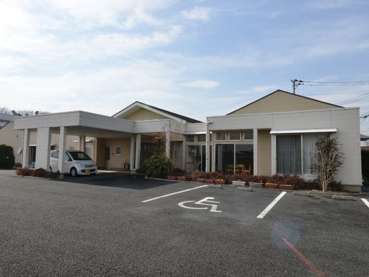 広々とした明るいエントランス