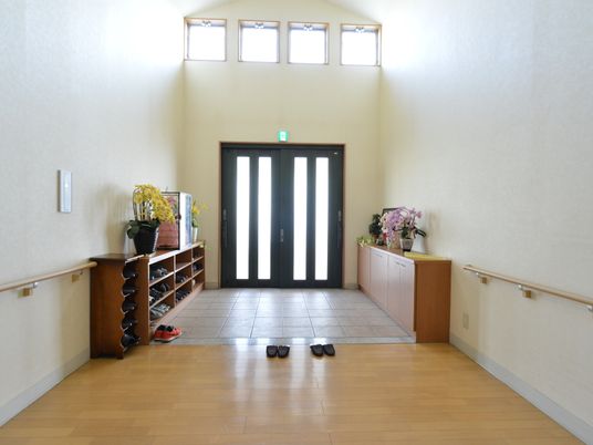 明るいエントランスホール