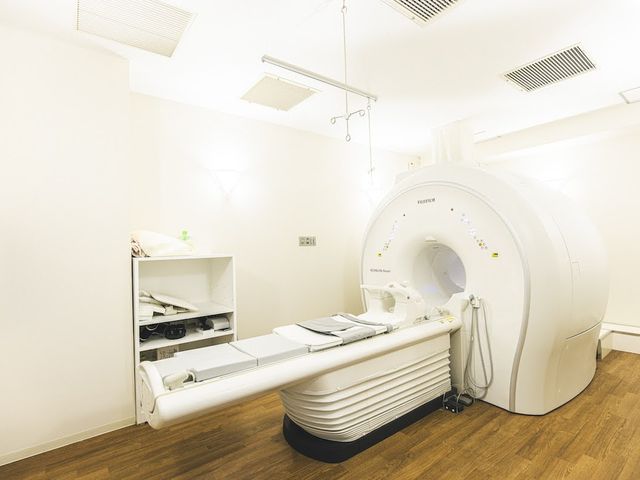機能訓練室の検査機器 機能訓練室   明るく清潔感のある機能訓練室です。検査機器が設置されており、落ち着いて使える環境が整っています。