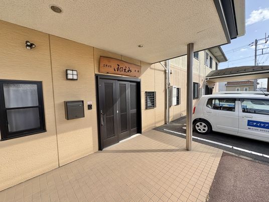 穏やかな建物外観