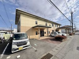 落ち着いた雰囲気の建物外観