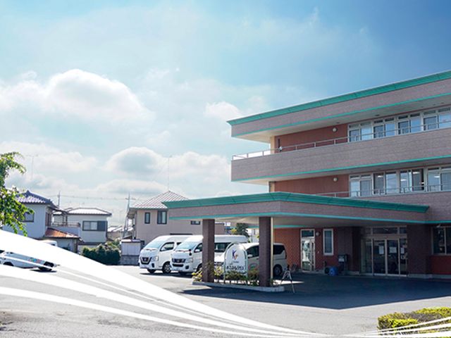 広々とした建物の外観 外観 自然光が降り注ぎ、広々とした空間を感じられます。職場として開放感のある環境です。