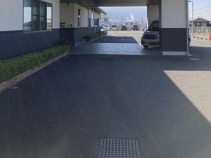 建物前の車寄せ外観  