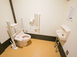 手すり付きトイレ  