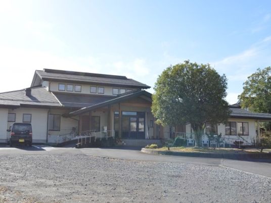 ゆったりとした建物の外観