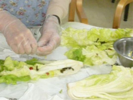 食材を調理する手元