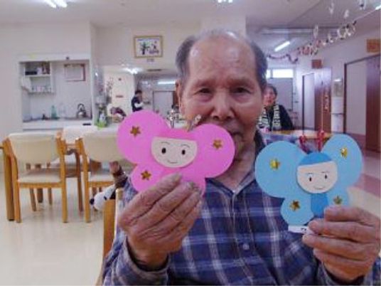 笑顔のご入居者様と手作り品