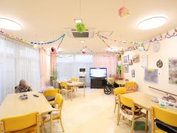明るいレクリエーションルーム