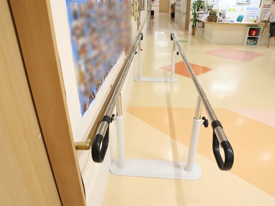 廊下の手すりと床