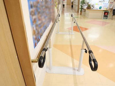 廊下の手すりと床