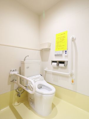 手すり付き洋式トイレ