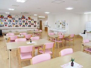 明るい広間の食堂