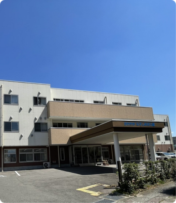 青空に映える建物外観