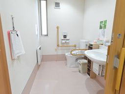 バリアフリートイレの内観