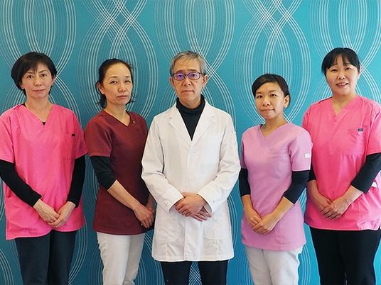 スタッフ5人の集合  